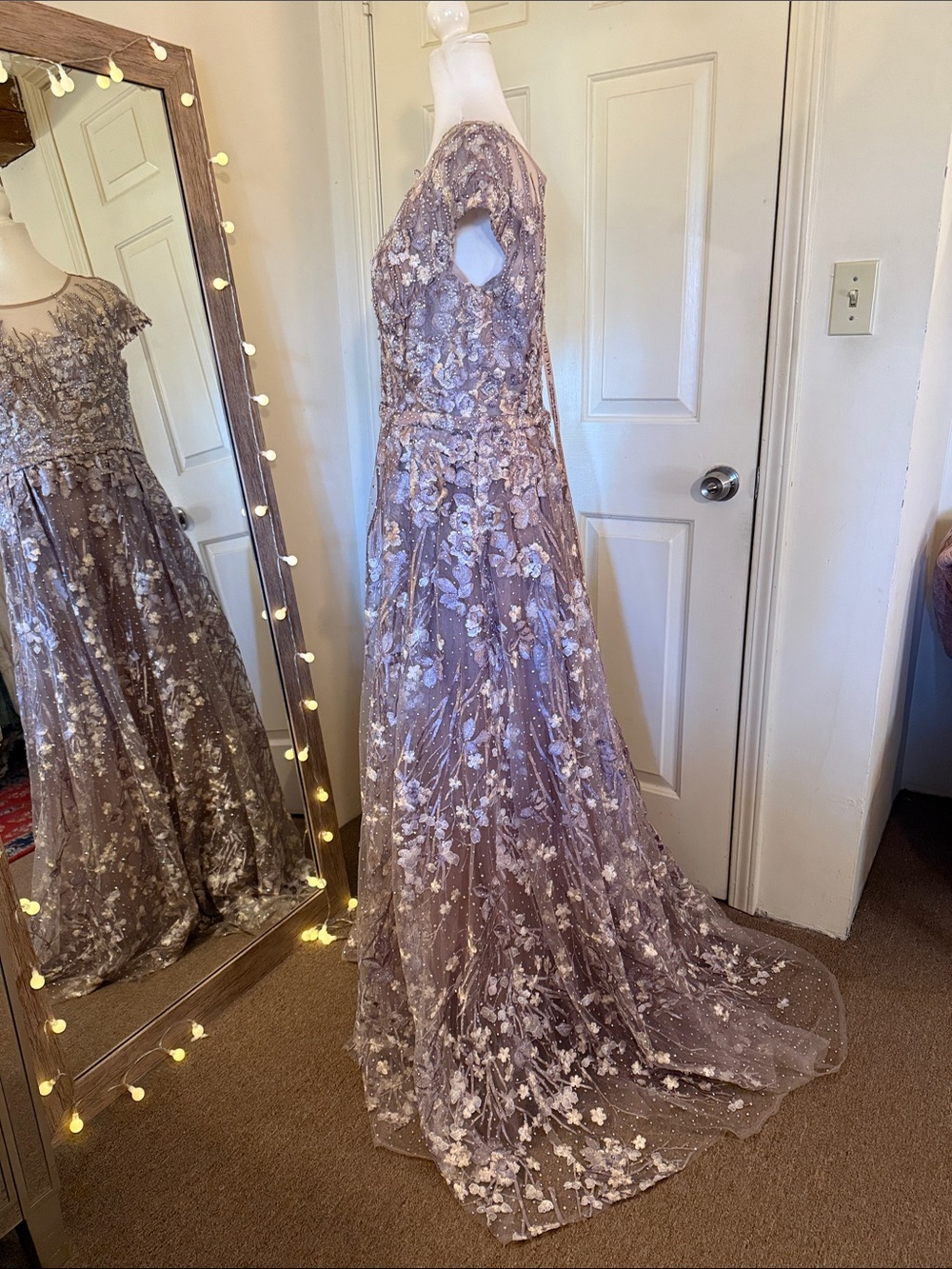 MAC DUGGAL
Light Purple Embellished Floral Cap Sleeve A Line Gown - Picture 9 of 15